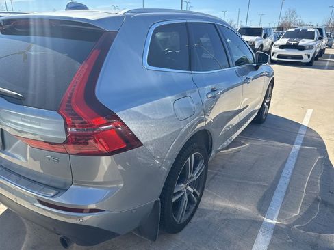 Used 2018 Volvo XC60 T5 Momentum w/ Convenience Package image 3