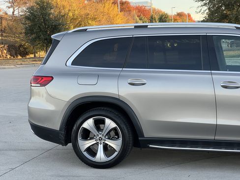 Used 2022 Mercedes-Benz GLS 450 4MATIC image 11