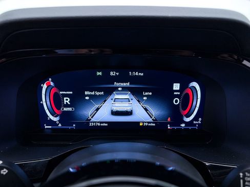 Used 2024 Nissan Pathfinder Platinum w/ Cargo Package image 35