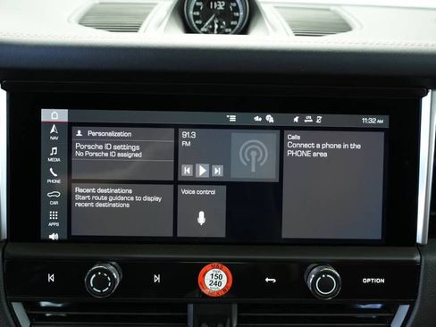 Certified 2025 Porsche Macan AWD/4WD image 5
