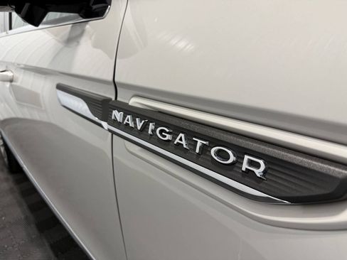 Used 2022 Lincoln Navigator L Reserve AWD/4WD image 4