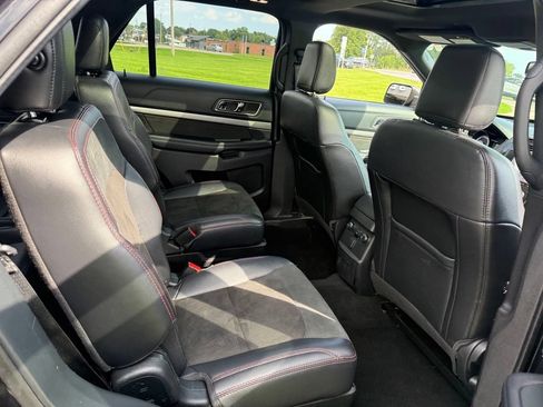 Used 2019 Ford Explorer XLT w/ Equipment Group 202A AWD/4WD image 6