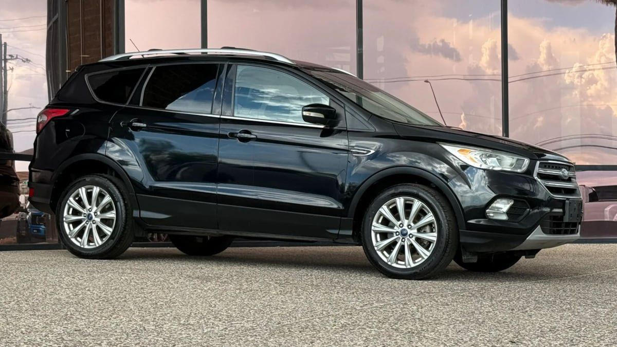 Used 2017 Ford Escape Titanium FWD image 16