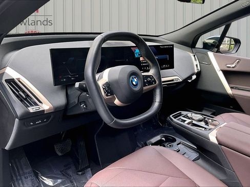 Used 2025 BMW iX xDrive50 w/ Convenience Package AWD/4WD image 17