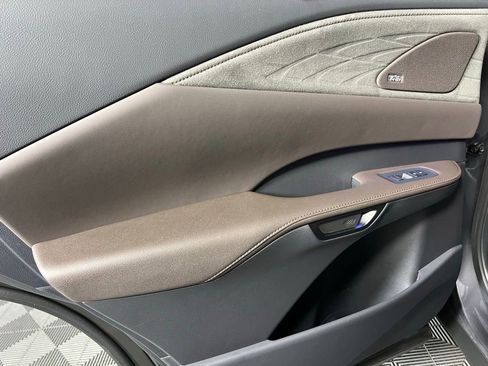 Used 2025 Lexus RX 450h AWD w/ Convenience Package image 30