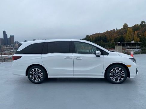 New 2026 Honda Odyssey Elite image 3