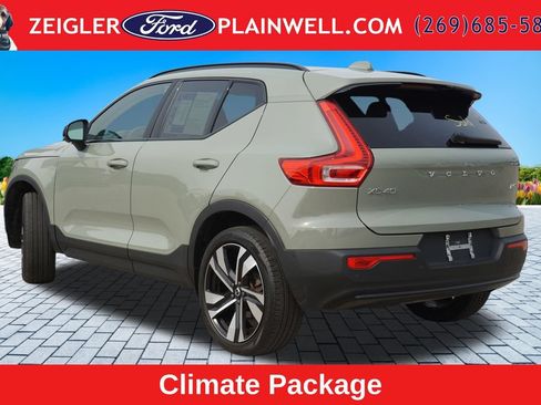 Used 2023 Volvo XC40 B5 Plus w/ Driver Assist Package AWD/4WD image 3