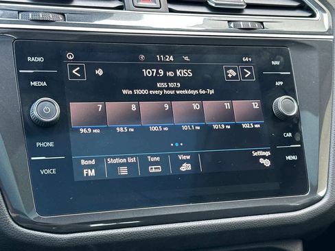 Used 2020 Volkswagen Tiguan SEL image 21