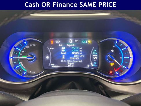 Used 2024 Chrysler Pacifica Limited FWD image 21