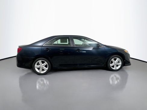 Used 2014 Toyota Camry SE FWD image 3