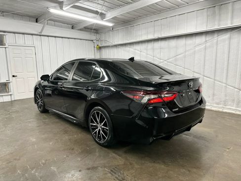Used 2021 Toyota Camry SE FWD image 4