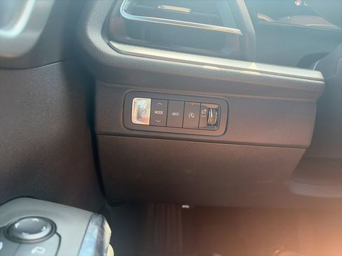 Used 2025 Chevrolet Traverse LT w/ Driver Confidence Package AWD/4WD image 34