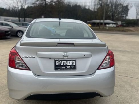 Used 2019 Nissan Versa S Plus image 5