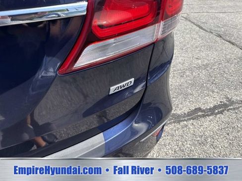 Used 2018 Hyundai Santa Fe SE w/ Cargo Package AWD/4WD image 6