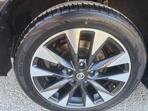 Used 2019 Nissan Sentra SR image 33