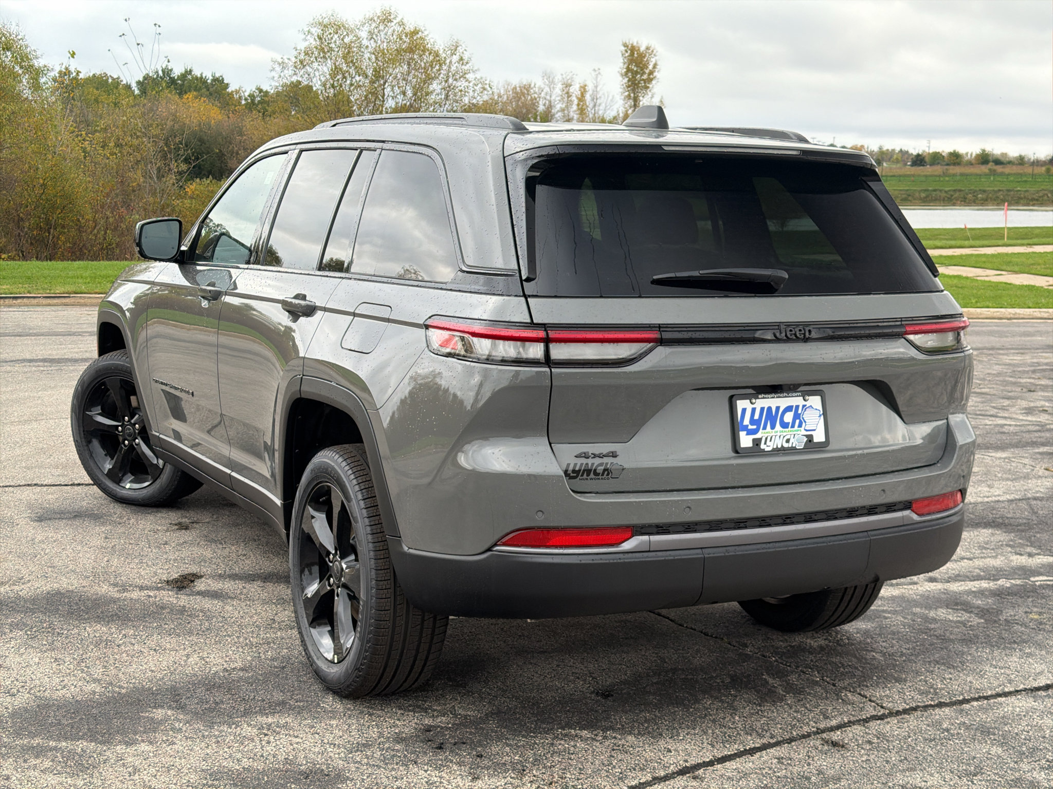 New 2027 Jeep Grand Cherokee Limited w/ Limited Altitude Package AWD/4WD image 2
