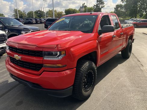 Used 2019 Chevrolet Silverado 1500 Custom w/ Custom Convenience Package AWD/4WD image 3