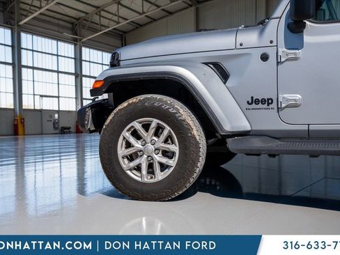 Used 2023 Jeep Gladiator Sport image 32