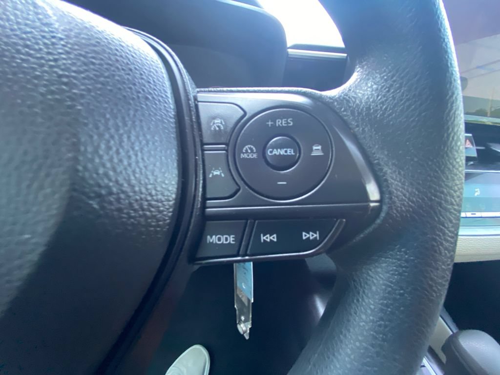 Used 2025 Toyota Corolla LE FWD image 16