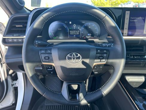 Used 2025 Toyota Crown Signia AWD/4WD image 16