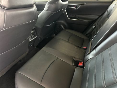Used 2022 Toyota RAV4 XLE Premium FWD image 11