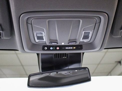 Used 2025 Chevrolet Silverado 2500 Custom w/ Custom Value Package image 18