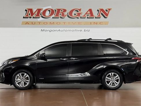 Used 2021 Toyota Sienna XSE AWD/4WD image 6