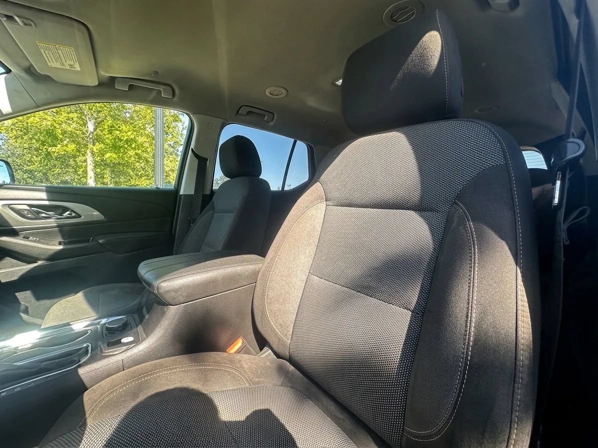 Used 2018 Chevrolet Traverse LT FWD image 8