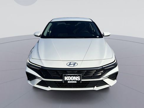Used 2024 Hyundai Elantra SEL image 11