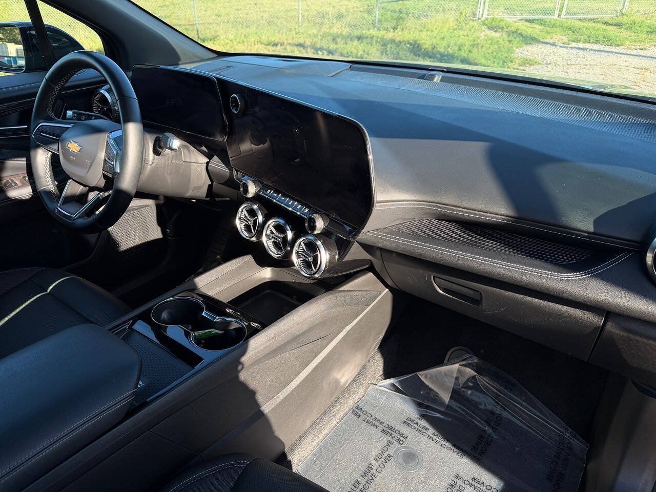 Used 2024 Chevrolet Blazer EV LT AWD/4WD image 19