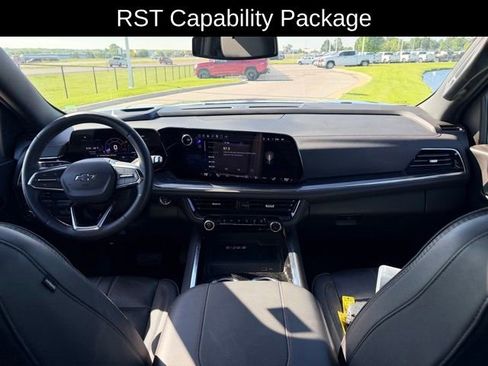Used 2025 Chevrolet Suburban RST w/ RST Capability Package AWD/4WD image 7