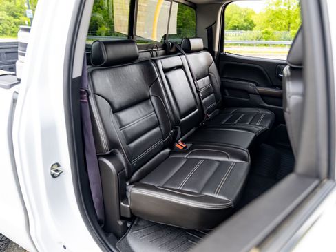 Used 2017 GMC Sierra 2500 Denali w/ Duramax Plus Package AWD/4WD image 33