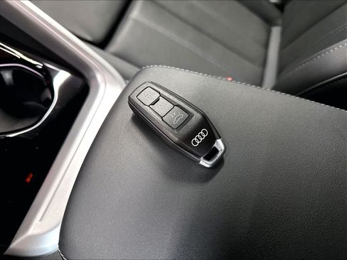 Used 2025 Audi Q5 Premium w/ Premium Plus AWD/4WD image 12