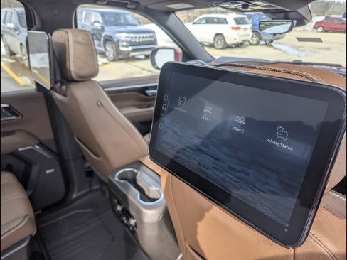 New 2026 Chevrolet Suburban High Country AWD/4WD image 15