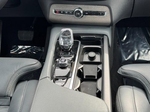 Certified 2024 Volvo XC90 T8 Ultimate w/ Protection Package Premier AWD/4WD image 15