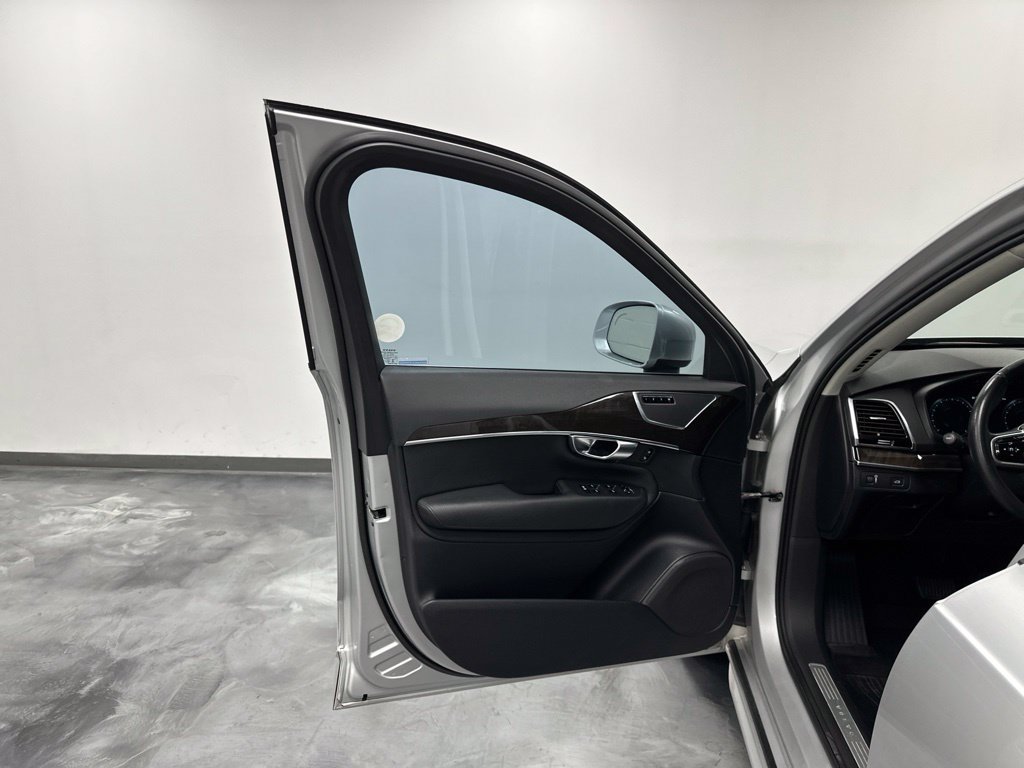 Used 2017 Volvo XC90 T6 Momentum w/ Vision Package AWD/4WD image 13