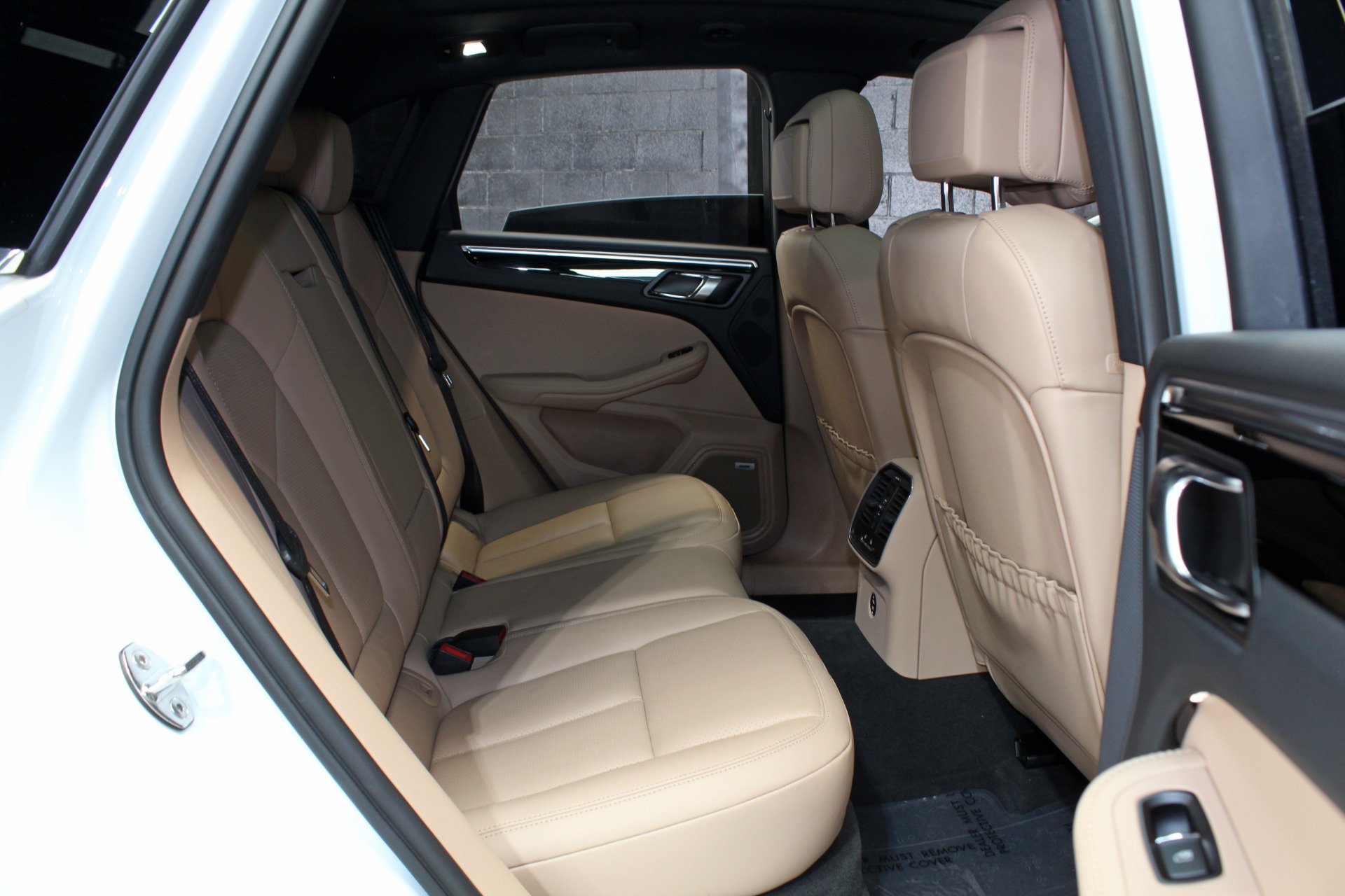 Used 2022 Porsche Macan S AWD/4WD image 51