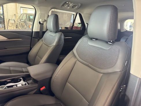 New 2026 Ford Explorer Active w/ Active Comfort Package image 24