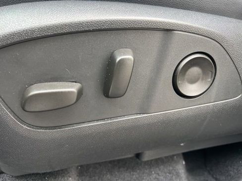 Used 2025 Chevrolet Traverse LT image 31