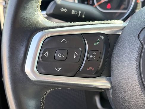 Used 2019 Jeep Wrangler Unlimited Sahara AWD/4WD image 13