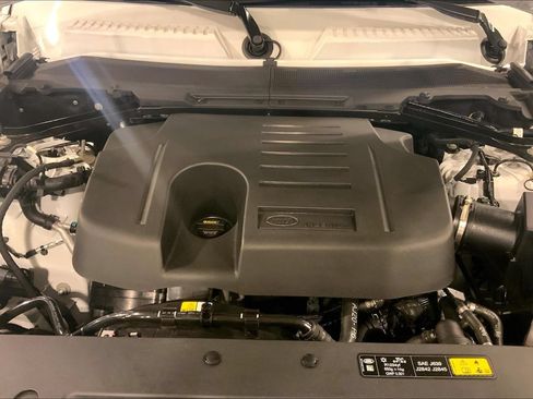 Certified 2025 Land Rover Defender 110 S AWD/4WD image 30