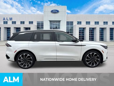 Used 2024 Lincoln Nautilus Black Label AWD/4WD image 4