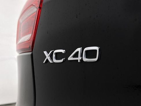 Used 2023 Volvo XC40 B5 Plus AWD/4WD image 32