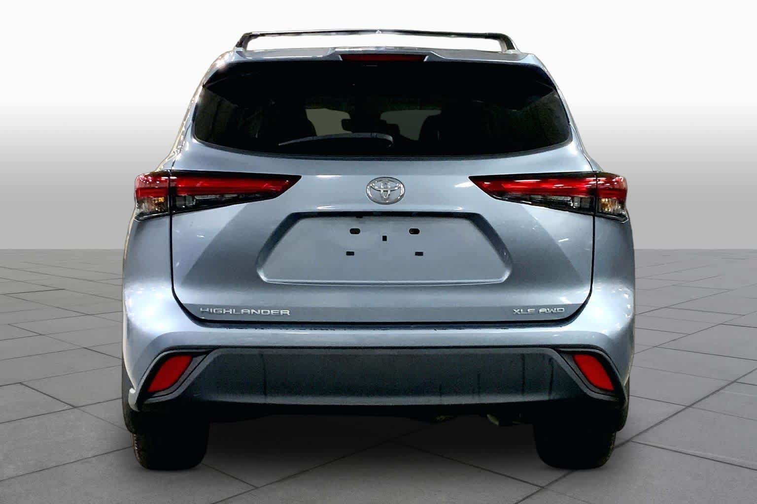Used 2023 Toyota Highlander XLE AWD/4WD image 5