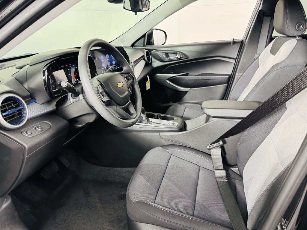 Used 2026 Chevrolet Trax LS FWD image 6