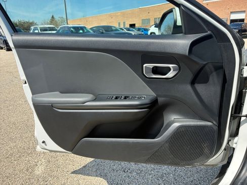 Used 2025 Kia K4 LXS image 18