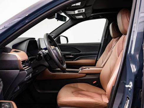 Used 2024 Toyota Grand Highlander AWD Hybrid image 25