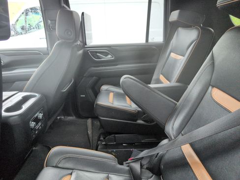 Used 2021 GMC Yukon XL AT4 w/ AT4 Premium Plus Package AWD/4WD image 6