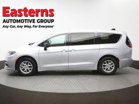 Used 2024 Chrysler Pacifica Touring-L FWD image 60