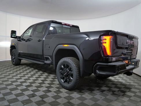 New 2026 GMC Sierra 2500 AT4 w/ AT4 Premium Plus Package AWD/4WD image 5